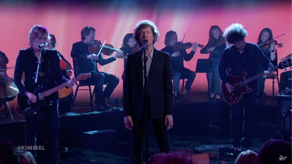 Beck Performs “paper Tiger” With A Full Orchestra At Kimmel: