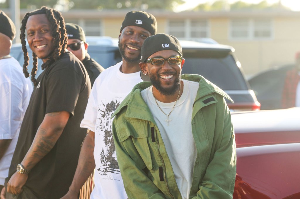 Kendrick Lamar Films Video For Drake Diss Track "not Like