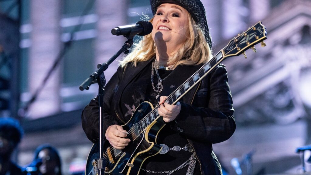 Melissa Etheridge Brings An Original Song To Incarcerated Women In