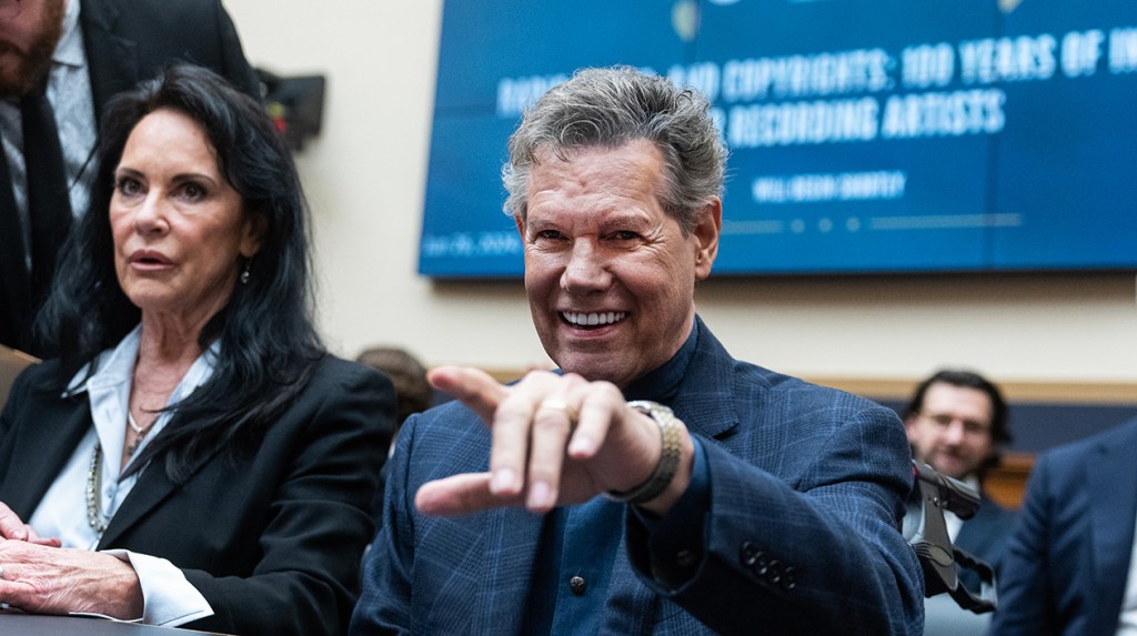 Randy Travis Asks Radio To Pay To Listen To '100