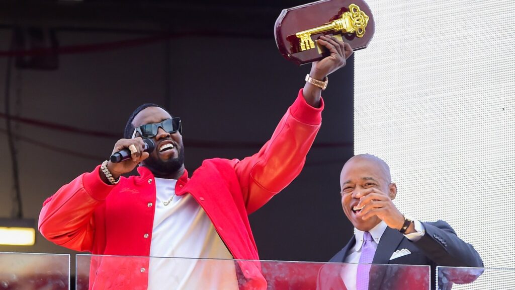 Sean Combs Returns 'key To New York City' After Mayor