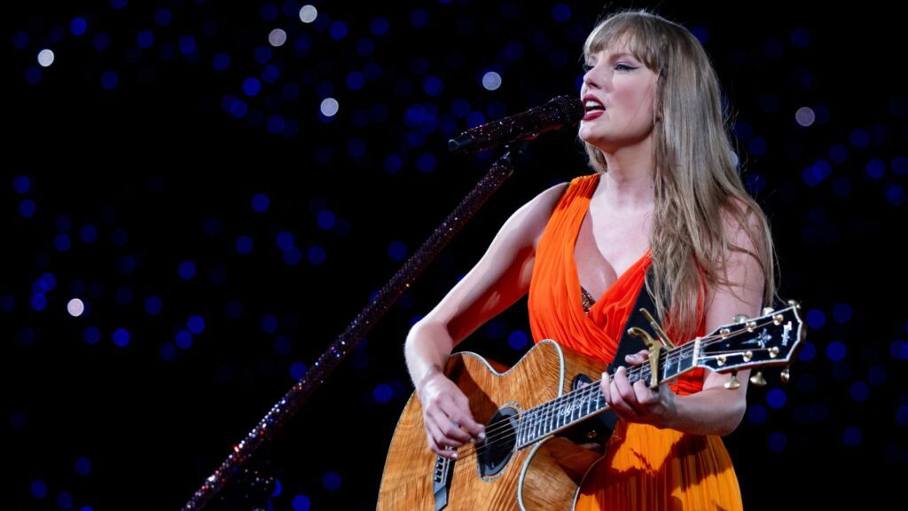 Taylor Swift Debuts 'carolina', 'the Manuscript' Live At Liverpool Show