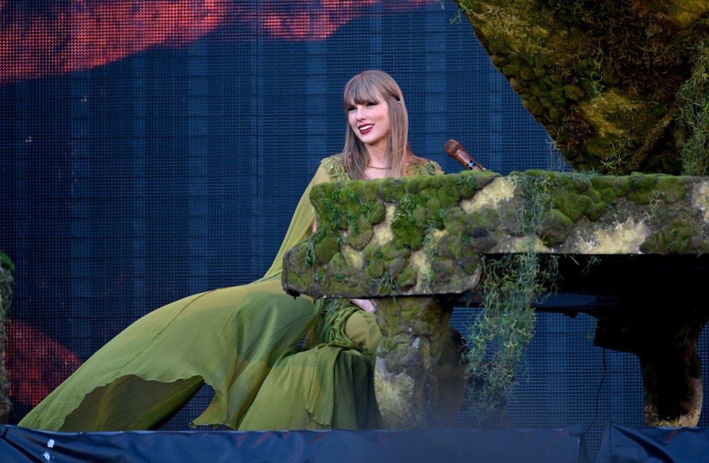 Taylor Swift Thanks Edinburgh Eras Tour Crowds For Record Attendance: