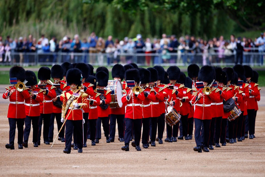 The Buckingham Palace Military Band Plays Taylor Swift's 'shake It