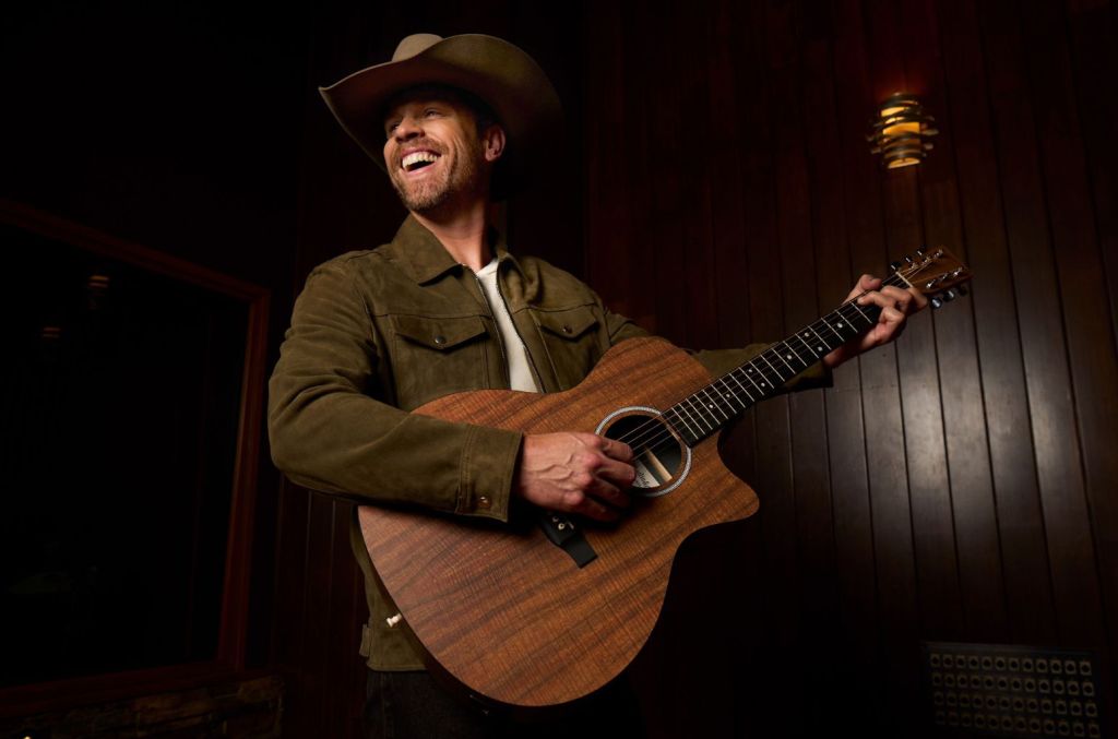 Country Music Superstar Dustin Lynch Is Partnering With Beard Club