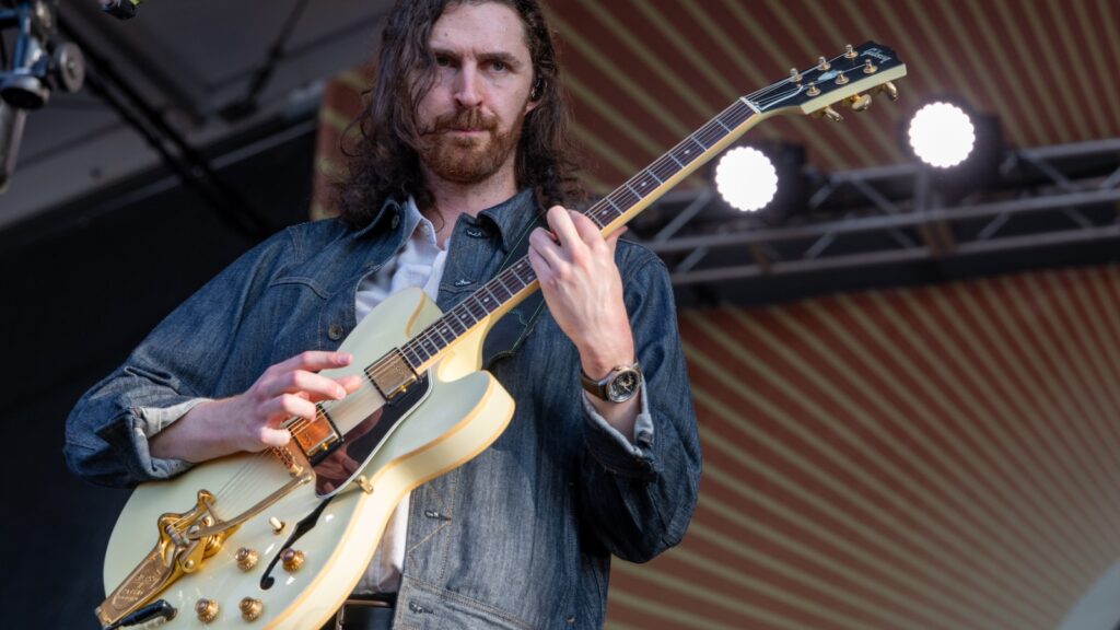 Watch Hozier Sing ‘the Weight’ With Mavis Staples And Joan