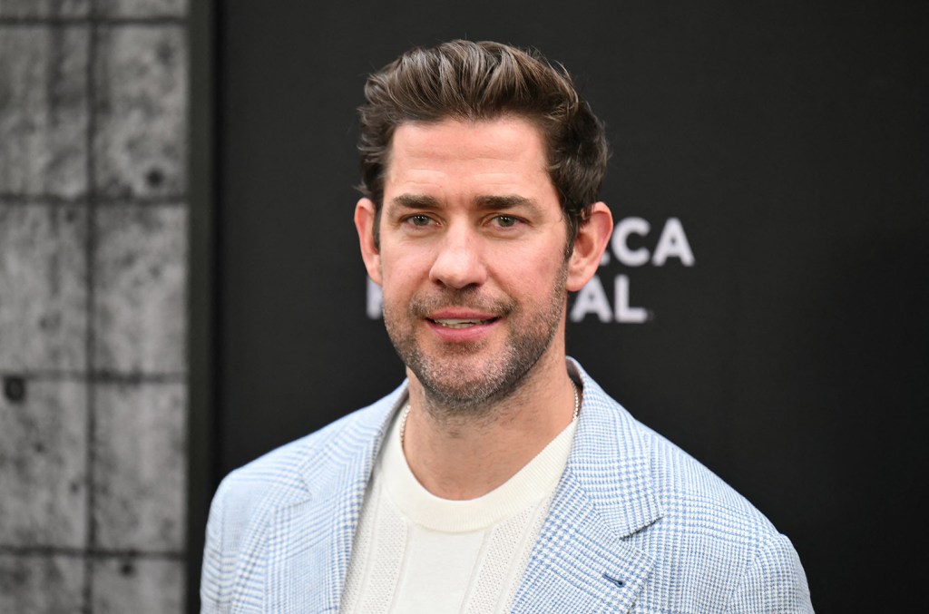 Watch John Krasinski Have A Shameless Dance Party By Himself