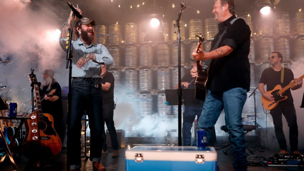 Watch Post Malone, Blake Shelton Perform 'pour Me A Drink'