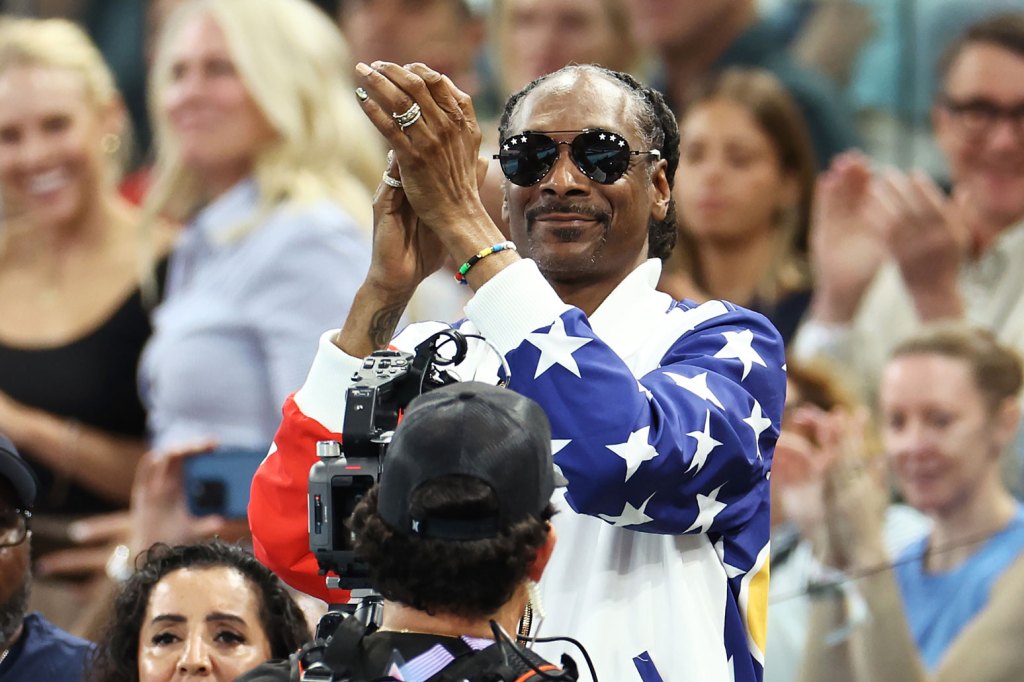 Watch Snoop Dogg Start An Impromptu Dance Party With Simone