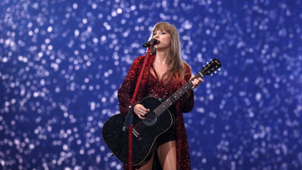 Watch Taylor Swift Debut 'imgonnagetyouback' Live In Amsterdam