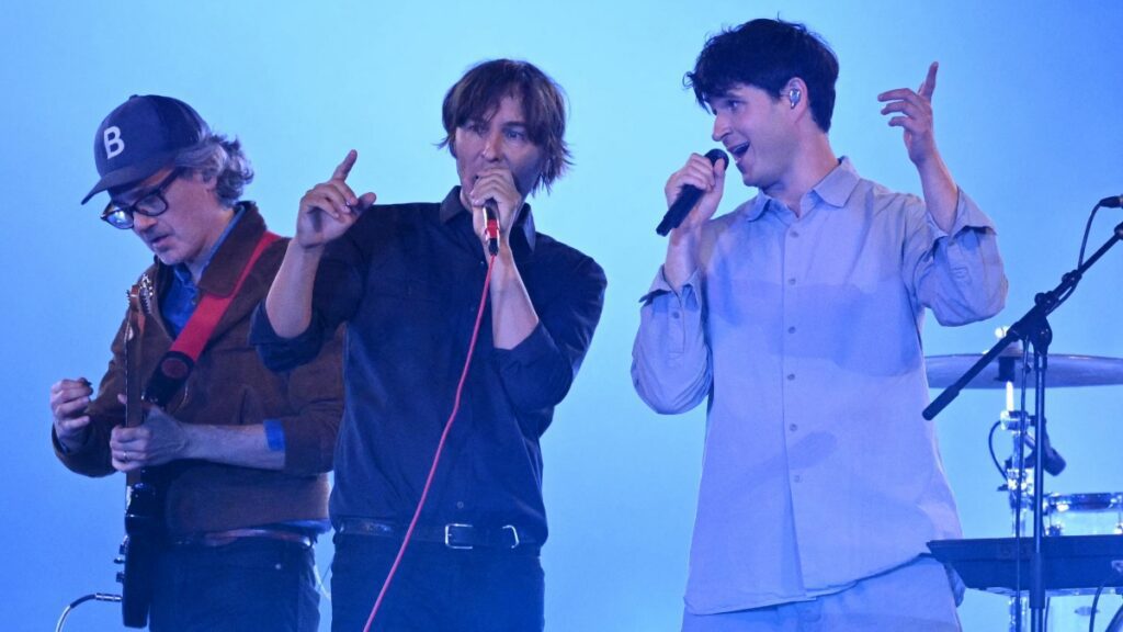 Phoenix To Perform With Ezra Koenig And Perform At Paris