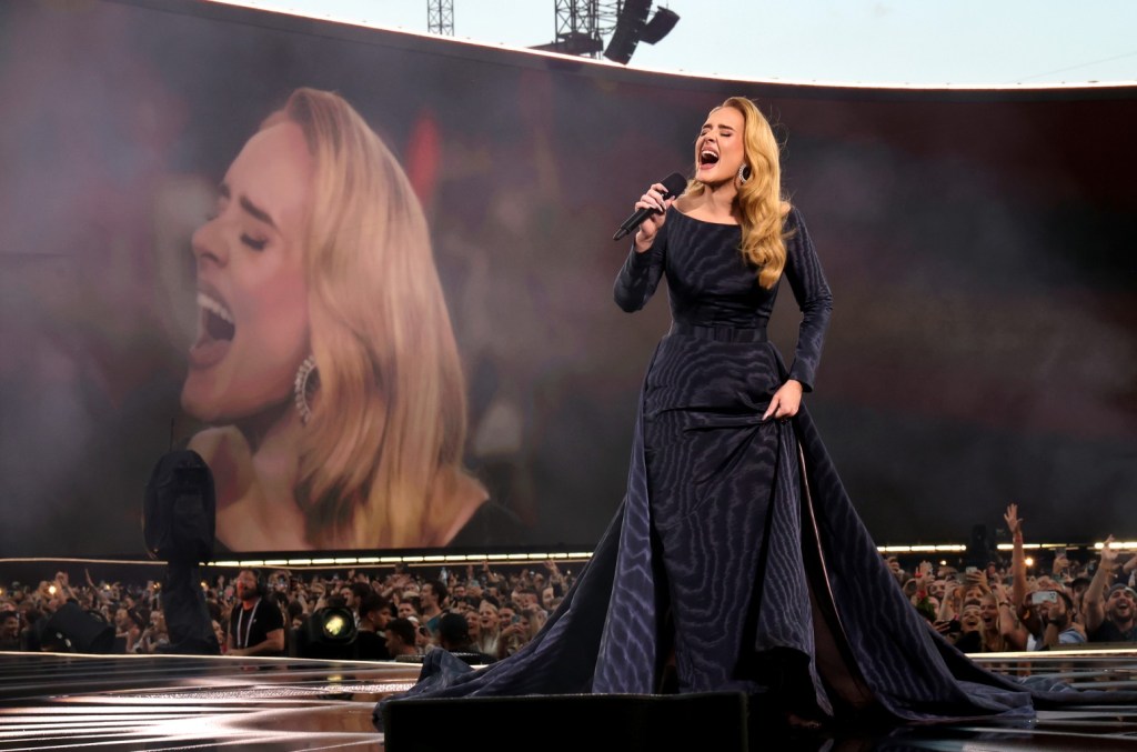 Adele Interrupts Munich Concert To Watch Women's 100m Final At