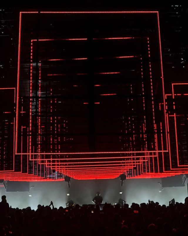 Eric Prydz Uploads Impressive Photos [cell] Live Performance From Hï