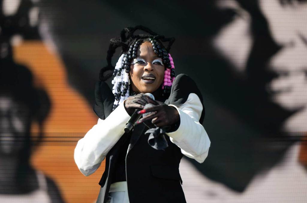 Lauryn Hill Delivers A Surprise Performance At Her High School