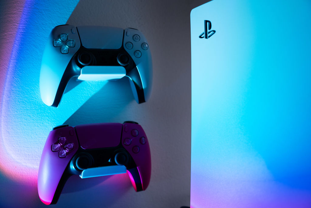 Ps5 Pro Design & Price Supposedly Leaked, Gamers React