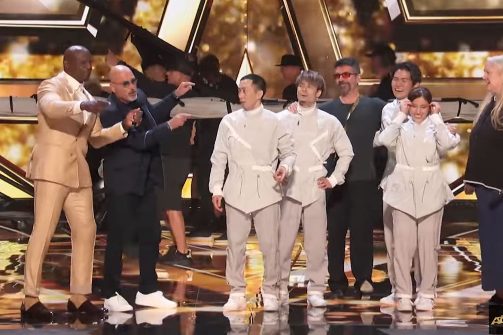 Simon Cowell Teases Howie's Golden Buzzer For Airfootworks On 'agt':