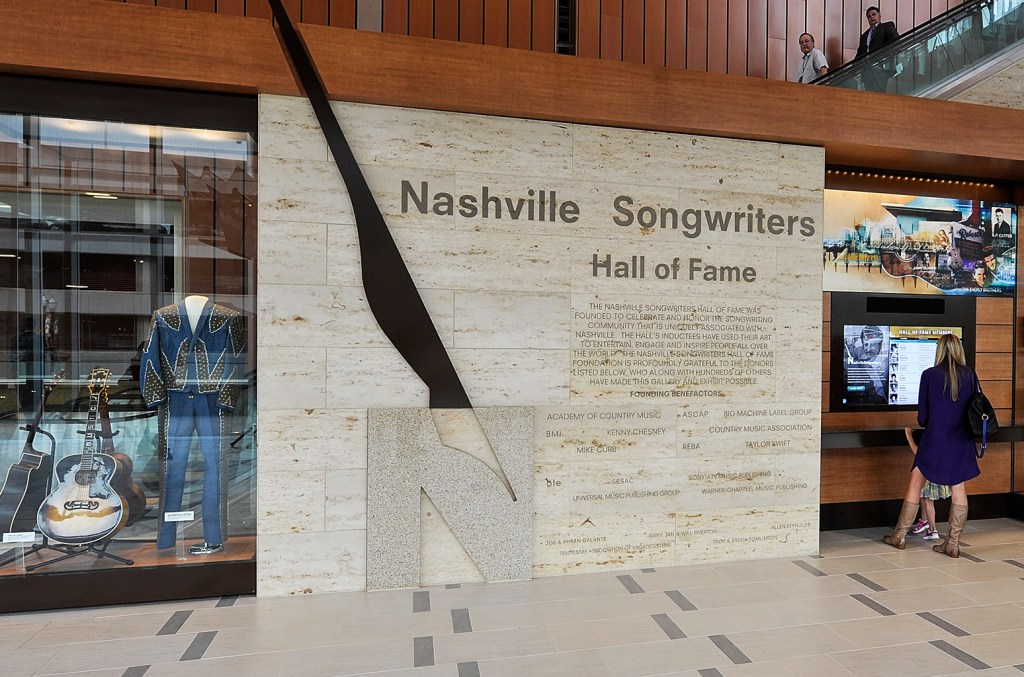 Victoria Shaw, Liz Rose & More Join Nashville Songwriters Hall