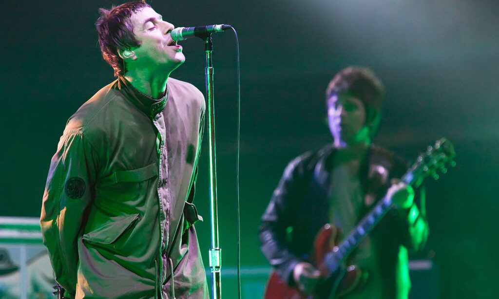 Watch Oasis Play ‘i Am The Walrus’ At Final Show