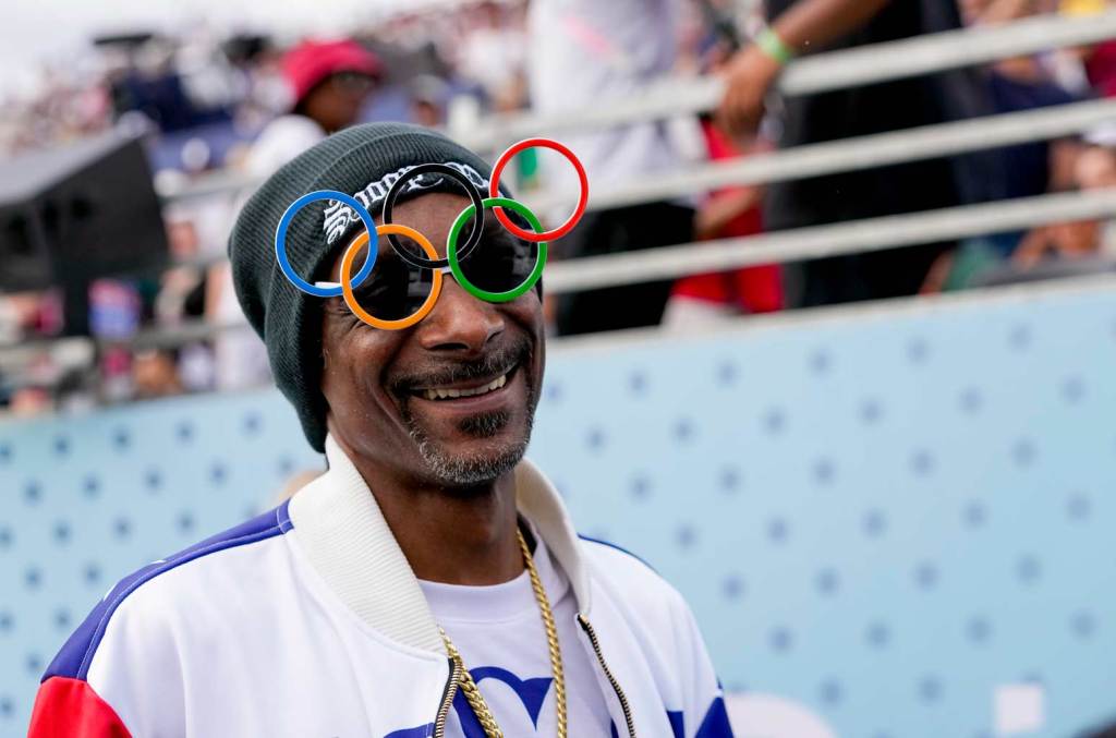 Watch The Sweet Moment Snoop Dogg Shared Some Pins With