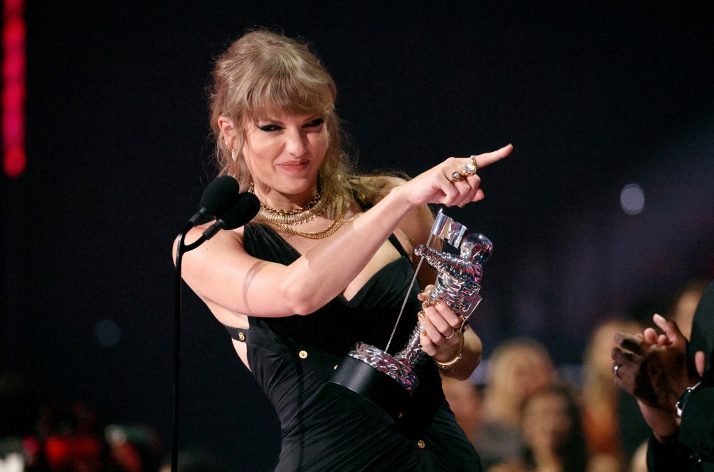 What Could Taylor Swift Surprise Announce At Mtv Vmas This