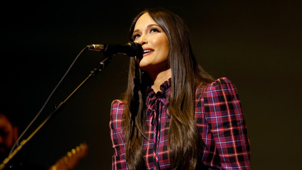 Kacey Musgraves Covers Chappell Roan’s ‘pink Pony Club’ At U.s.