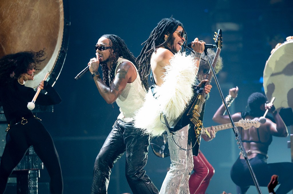 Lenny Kravitz Performs Career Spanning & Reinventing Three Song Medley At Vmas