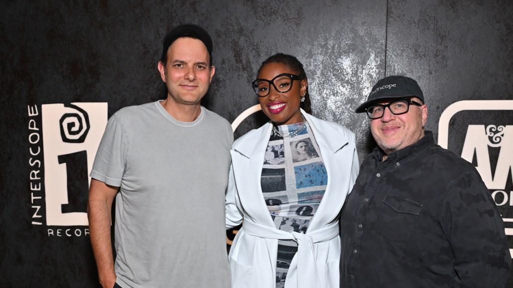 Signed: Jennifer Hudson Inks With Interscope; K Pop Girl Group Meovv