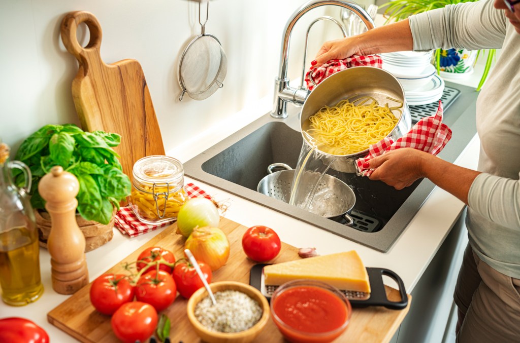 This $14 Tiktok Viral Pasta Strainer Is Bpa Free And Fits All