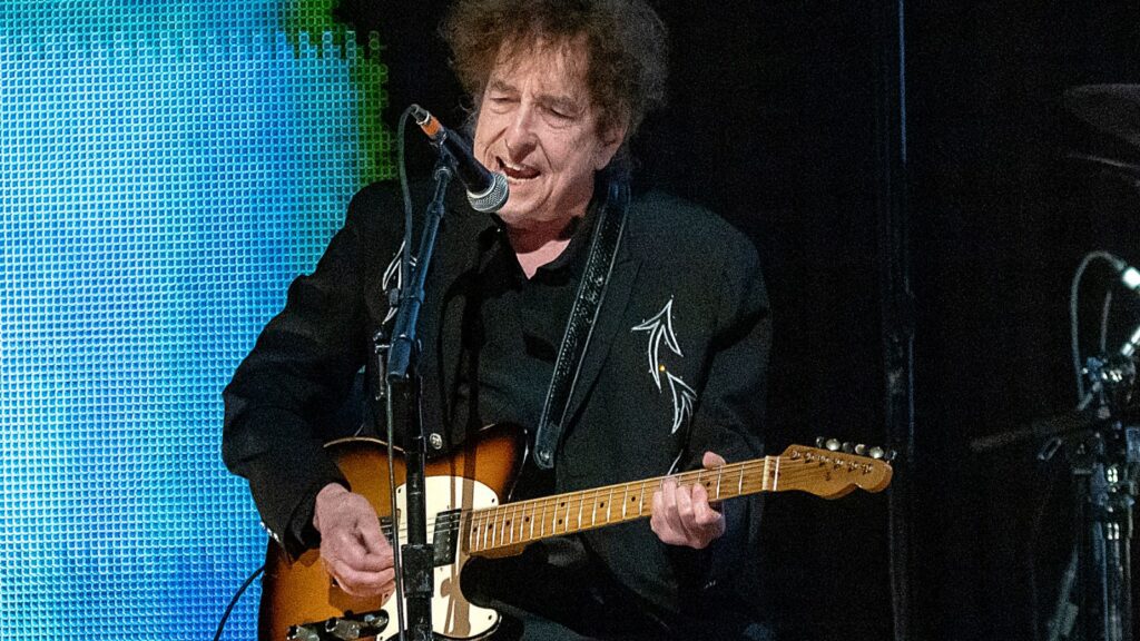 Watch Bob Dylan Break Out ‘all Along The Watchtower’ In