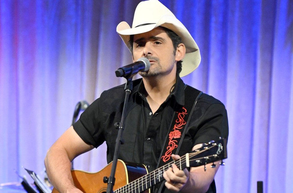 Brad Paisley Will Perform The National Anthem At Game 1