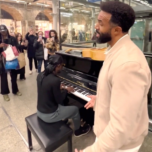 Craig David Surprises Commuters With Performance At St Pancras International