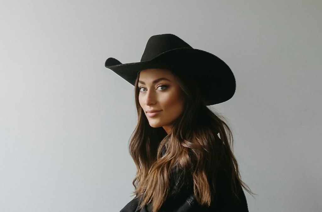 Hannah Mcfarland Signs With The Core Records And Capitol Music