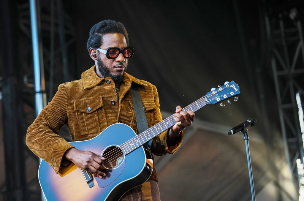 Leon Bridges Finds 'peaceful Place' Topping Alternative Adult Airplay Chart