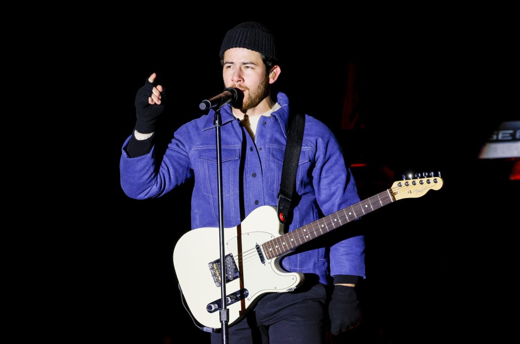 Nick Jonas Runs Off Stage In Prague After Being Lasered