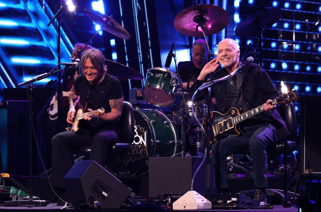 Peter Frampton & Keith Urban Reflect On Shredding Together At