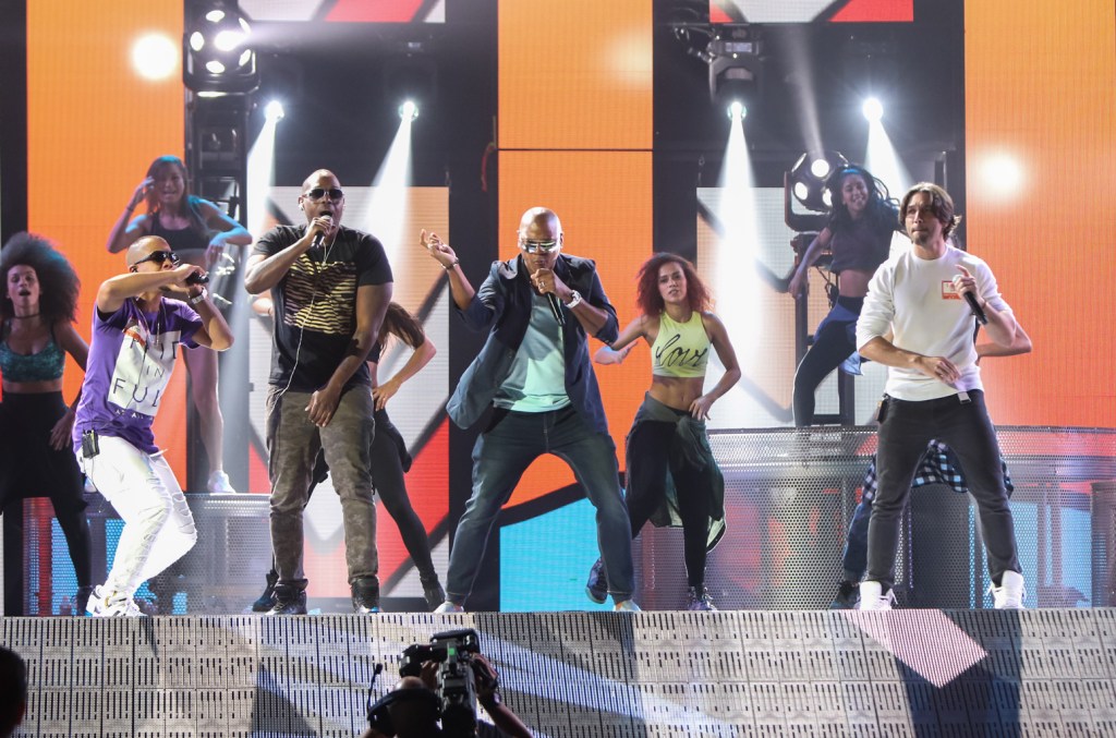 Proyecto Uno Closes The Billboard Latin Music Awards With A