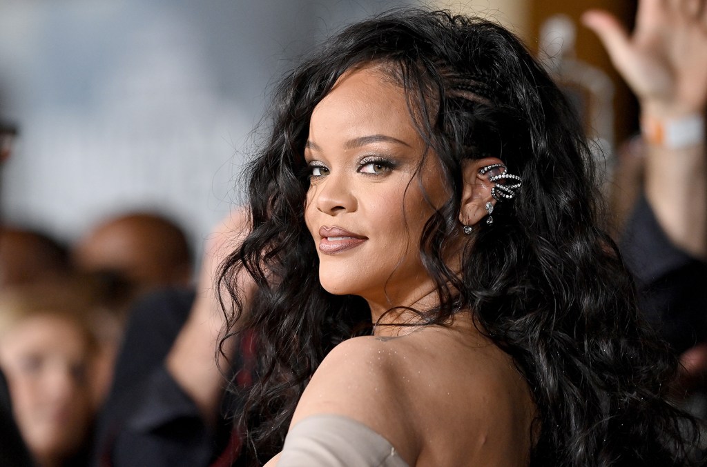 Rihanna Songwriter Reveals Hidden Pattern In 'sos' Lyrics You Won't