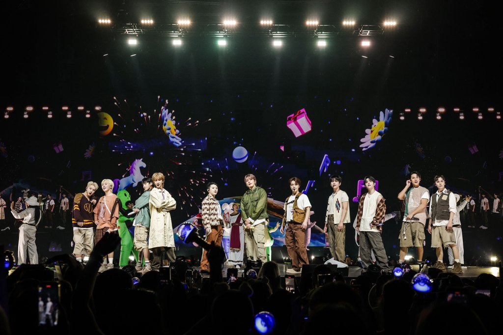 Seventeen Kicks Off Us Tour In Chicago: See Photos From