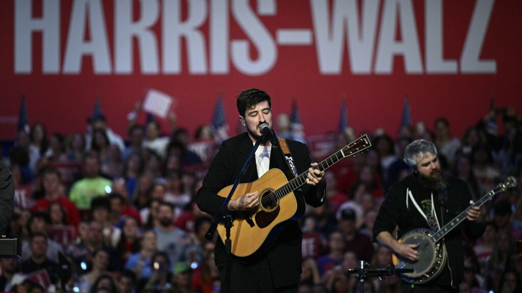 Watch Mumford & Sons, Gracie Abrams Perform At Harris Rally