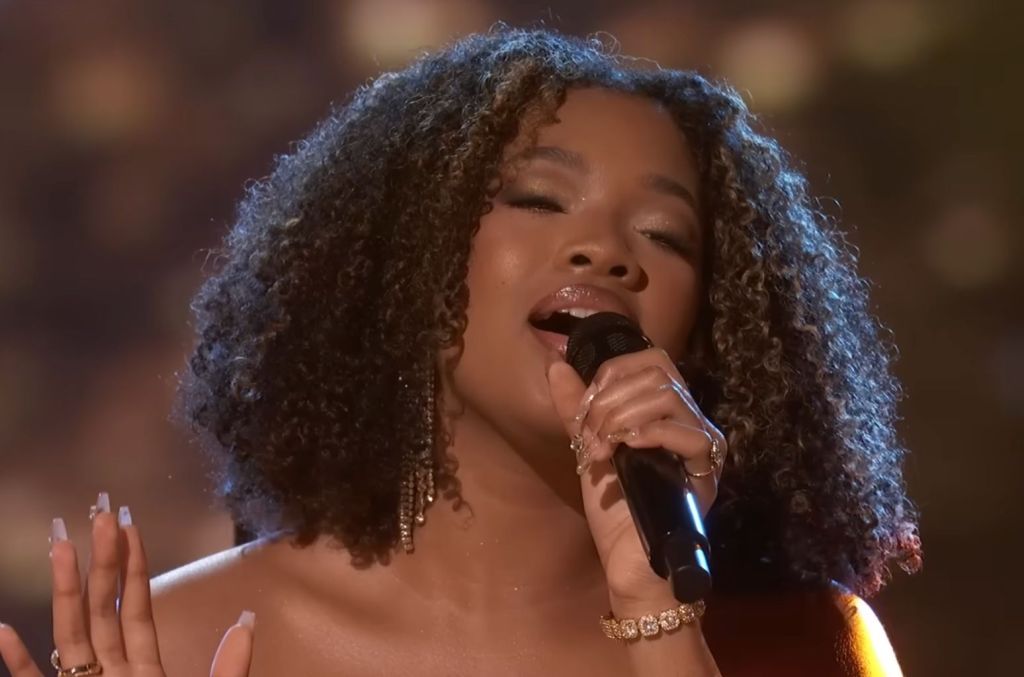 Aliyah Khaylyn Stuns With Whitney Houston Cover On The Voice