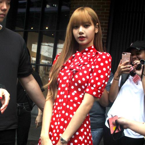 Blackpink's Lisa Learned To Speak Four Languages In Order To