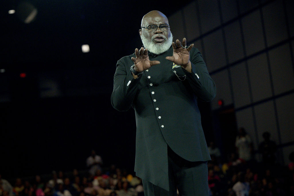 Bishop Td Jakes Falls Ill During Sunday Service