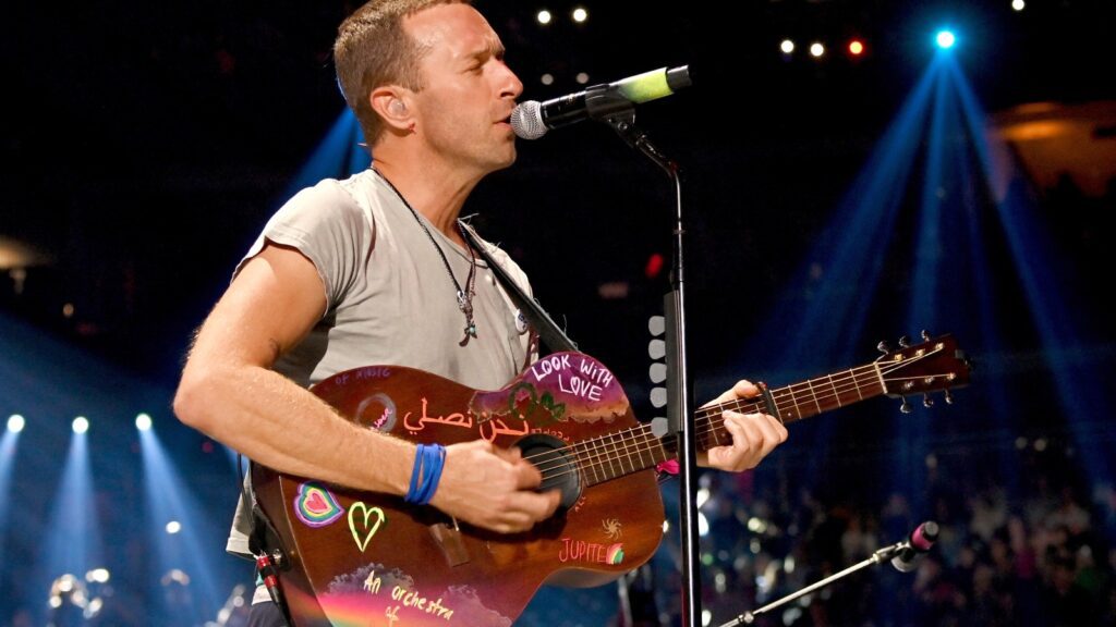 Chris Martin Falls Through Stage During Coldplay’s Melbourne Concert