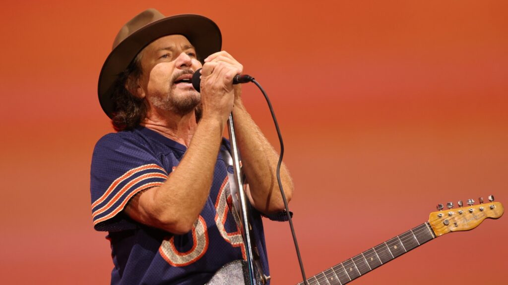 Eddie Vedder Dedicates ‘no Surrender’ Performance To Bruce Springsteen