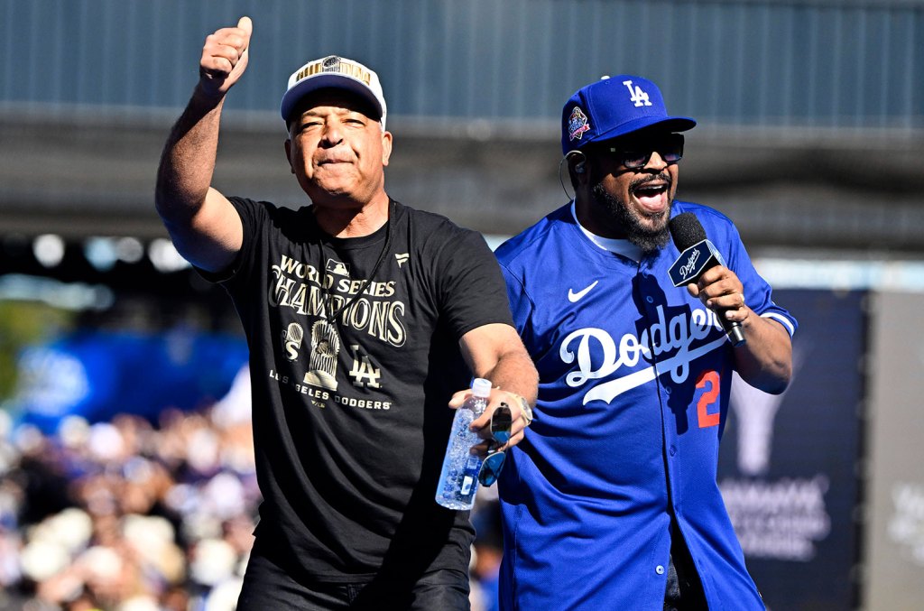 La Dodgers Manager Dave Roberts Jokes About Blacking Out While