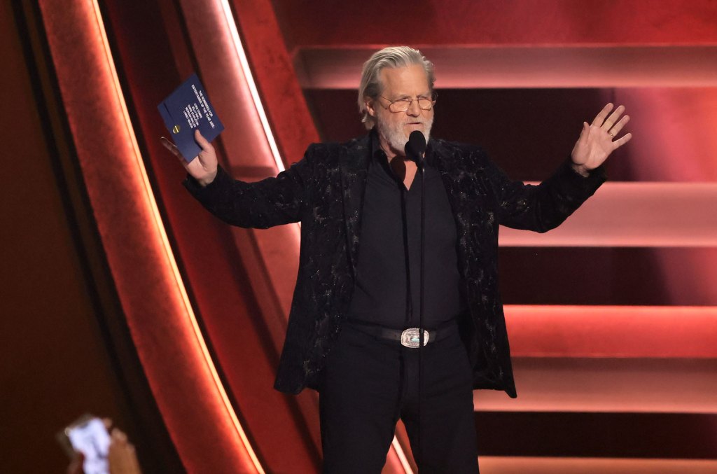 "morgan Waylon"? Jeff Bridges Mispronounces Morgan Wallen's Name While Revealing