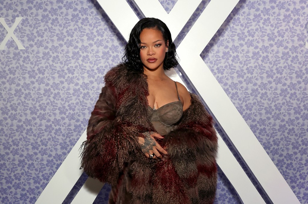 Rihanna Turns Up The Heat By Playing Piano In Savage