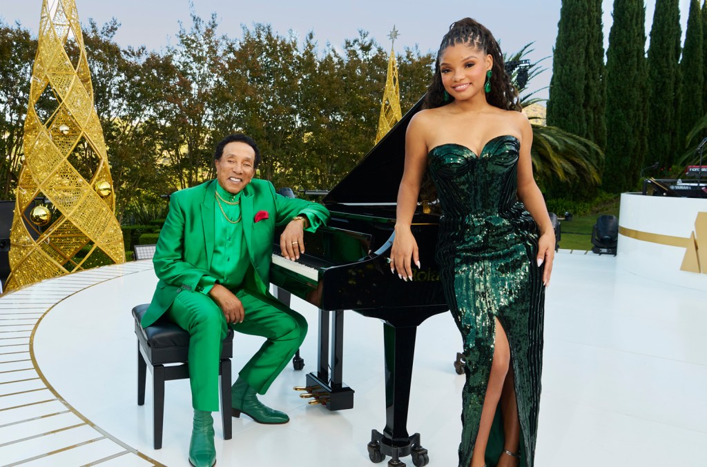 Smokey Robinson, Halle Bailey Host Nbc Holiday Special "a Motown