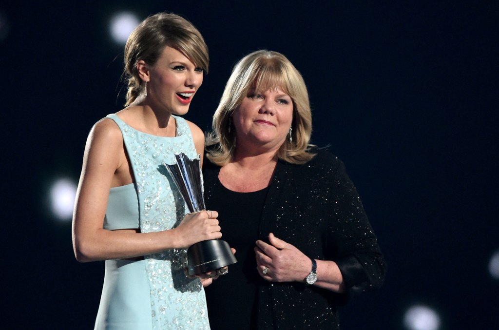 Taylor Swift’s Mom Andrea Is In Her ‘chiefs Era’ With