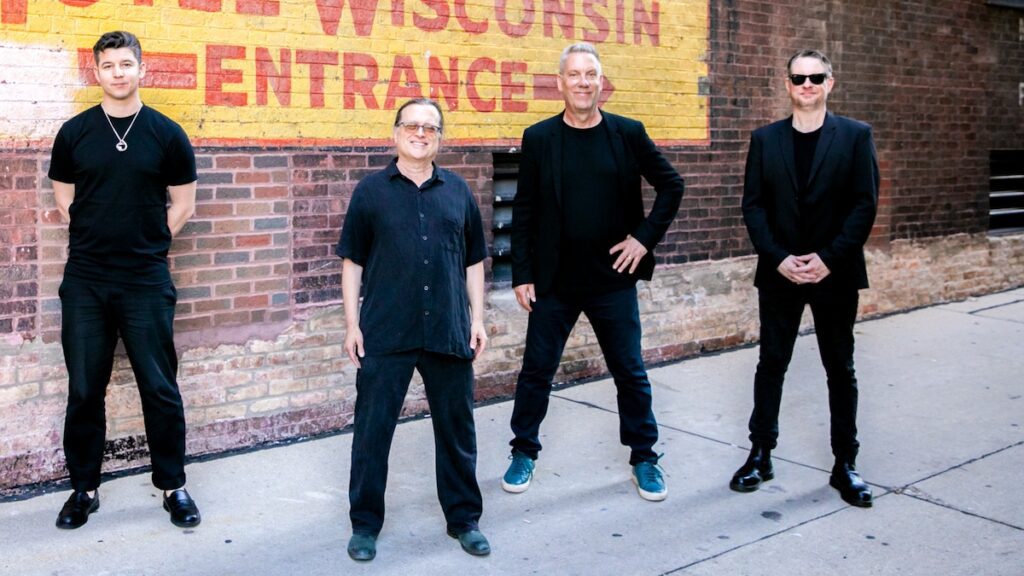 Violent Femmes Announce Us Tour In Spring 2025 With The